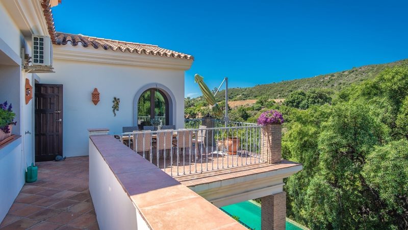 Mediterrane Villa in zentraler Naturlage